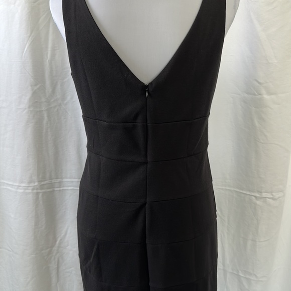 Black Sleeveless Bodycon Dress - Picture 4 of 5